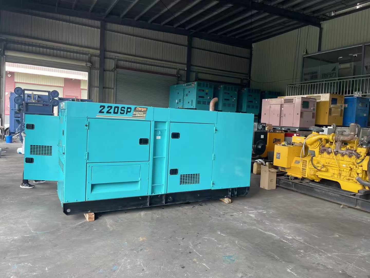 德保800kW 柴油发电机的输出电流波动范围是多少？