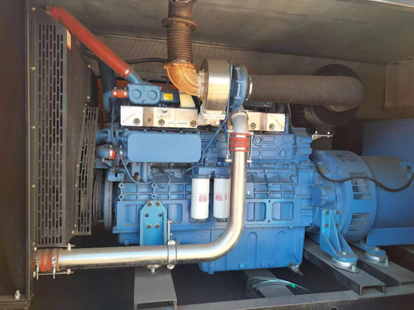 德保柴油发电机组一般有几种电压输出？