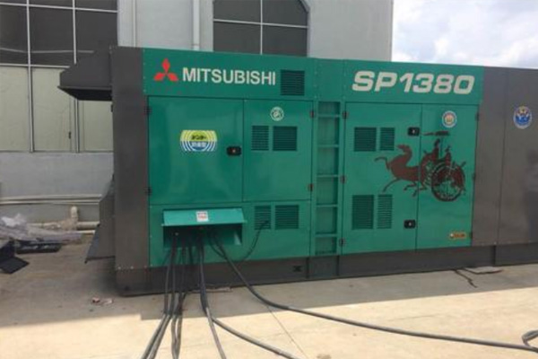 德保为什么有些柴油发电机组的输出电压可以调节？