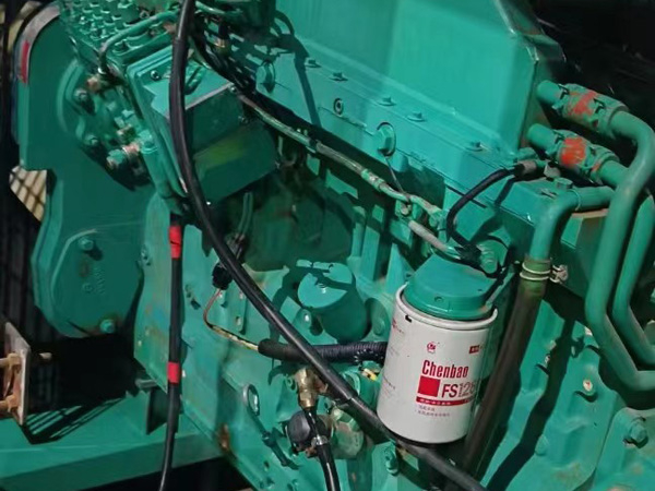 德保如何确定新的发电机组控制系统是否与原系统兼容？