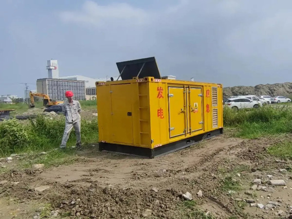 德保200KW柴油发电机机组每小时的油耗量受哪些因素影响？