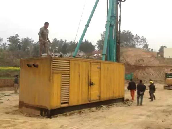 德保如何判断水冷式机油散热器密封件是否需要更换？